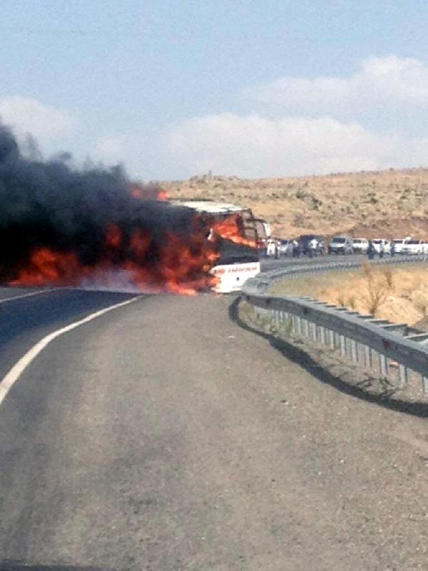Yolcu otobüsünde yangın çıktı, facia ucuz atlatıldı