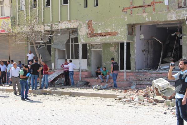 Bomba yüklü aracın ağır hasarı gün ağarınca ortaya çıktı
