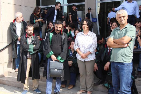 İstanbul Adliyesi önünde avukatlara müdahale (1)