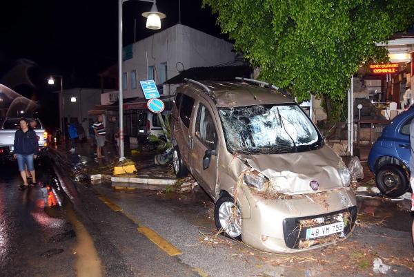 Bodrum'da sağanak yağmur su baskınlarına neden oldu (3)
