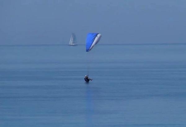 Paraşüt pilotu düşüş anını kaydetti