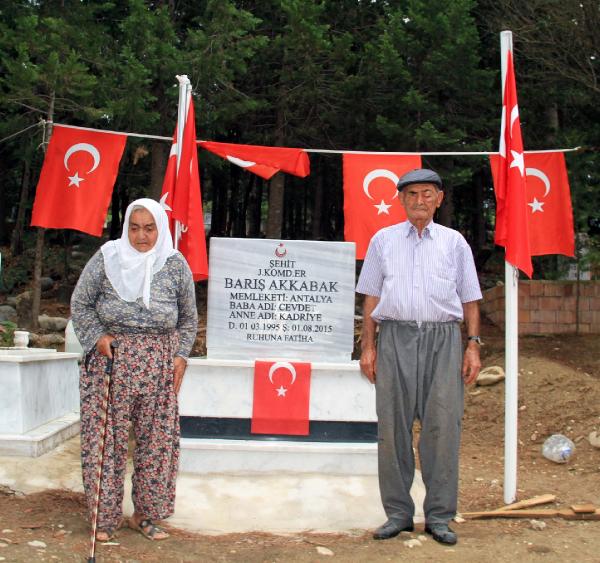 Şehit torunlarının mezarında gözyaşı döktüler