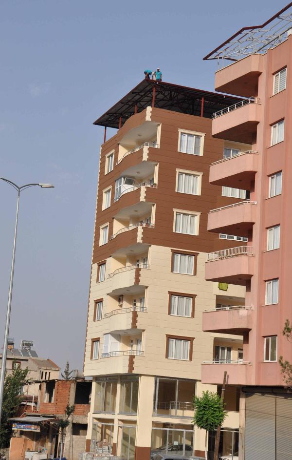 7 katlı apartmanın çatısında, ölümün kıyısında çalışma