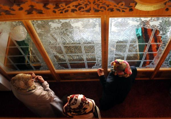 Sivas'ta şehitlikler ve türbelerde arife yoğunluğu