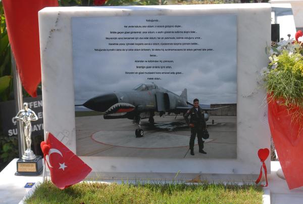 Arife Günü'nde İzmir'deki şehitliklerde hüzün vardı