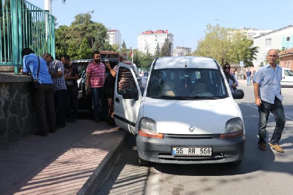 Mezarlık ziyaretine giden yaşlı kadının çantasını çaldılar