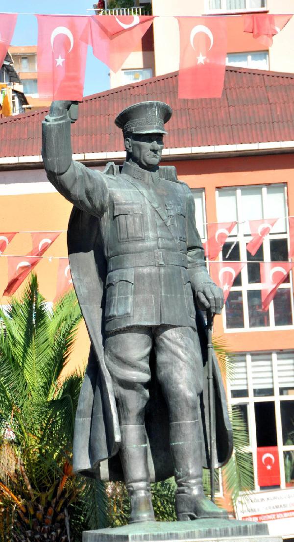 Ak Parti Rize Milletvekili Ayar; 'Atatürk veya Atatürk büstü ile AK Parti’nin hiçbir sorunu yoktur'