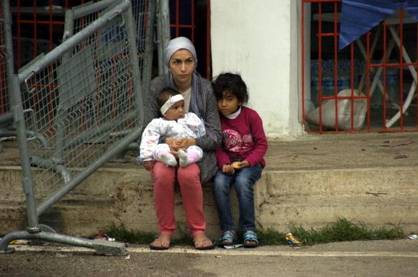 Bayram namazında sığınmacılara tavsiye: Avrupa'ya gitmeyin