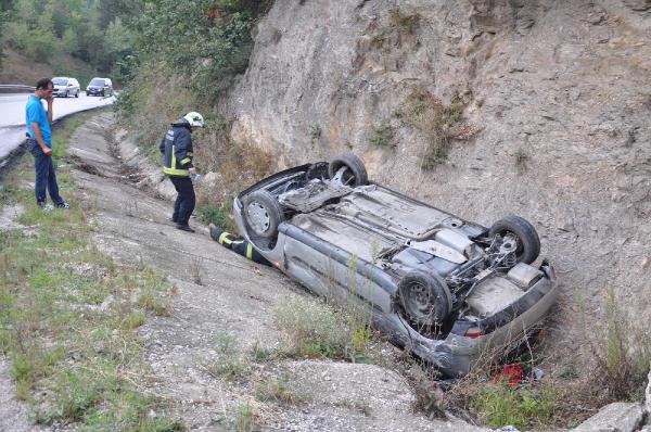Emniyet kemeri hem sürücüyü hem de kafesteki muhabbet kuşunu kurtardı