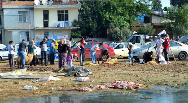 Adana'da acemi kasabın kafasına mermer düştü