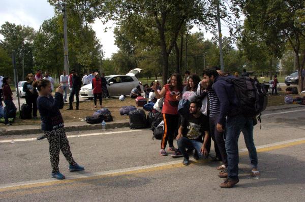 Bayram namazında sığınmacılara tavsiye: Avrupa'ya gitmeyin (2)