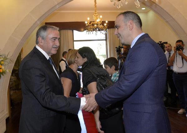 KKTC Cumhurbaşkanı Akıncı ile eşi bayram tebriklerini kabul etti