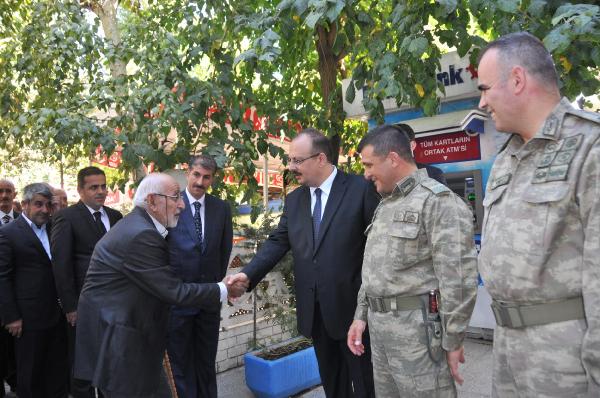 Hakkari Valisi Canbolat: Bayramı huzur ve kardeşlik havasında kutluyoruz