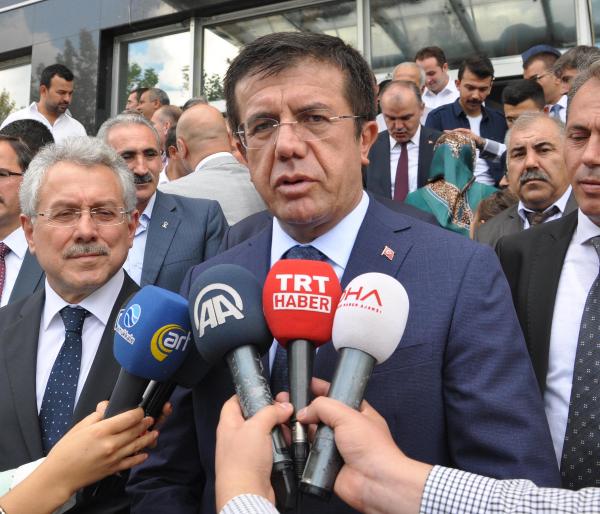 Zeybekci: "HDP'li Bakanların ellerine tutuşturulan metin basit ve acizdi"