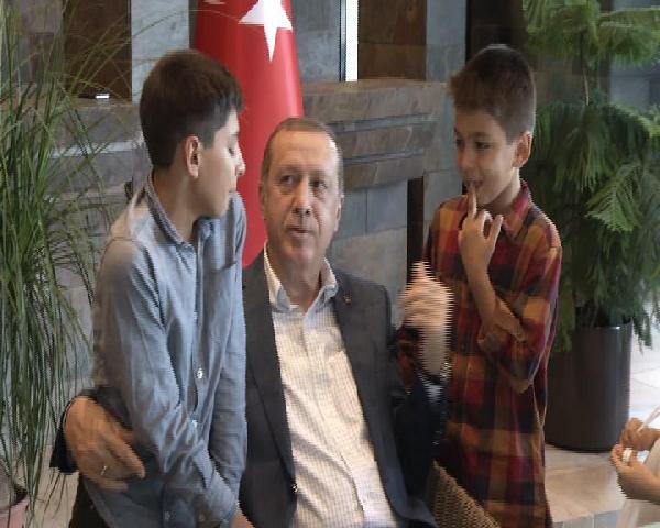Ek bilgiler ve fotoğraflarla /// Cumhurbaşkanı Erdoğan çocuklarla bayramlaştı