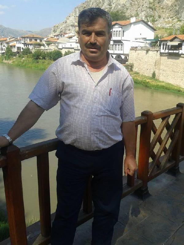 Kurbanlık koyun kesen imam karnından yaralandı