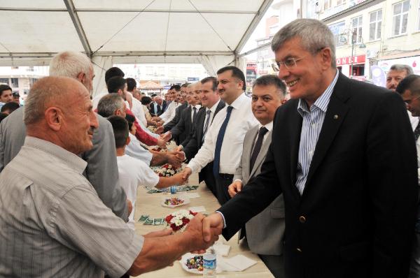 Adalet Bakanı Rize’de halka bayramlaştı