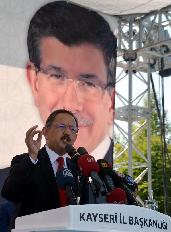AK Partili Özhaseki: Kesilen kurbanlar İslam aleminin üzerindeki belaları defetsin