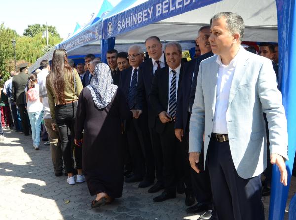 Gaziantep’te protokol üyeleri halkla bayramlaştı
