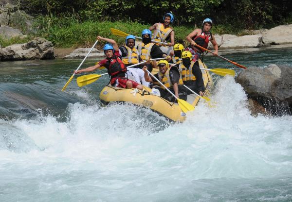 Fırtına Vadisi'nde rafting heyecanı