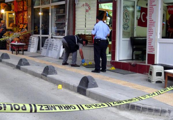 Tartıştığı akrabasını sokak ortasında vurdu