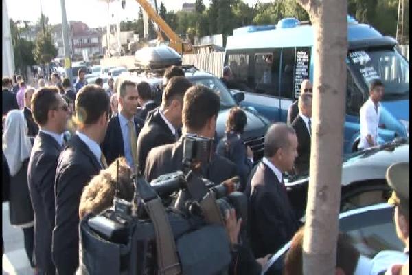 Cumhurbaşkanı erdoğan yapımı devam eden Marmara Üniversitesi İlahiyat Fakültesi Caminde incelemelerde bulundu