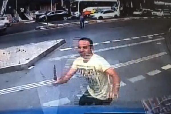 Şoförü saldırgandan yolcu ve esnaf kurtardı