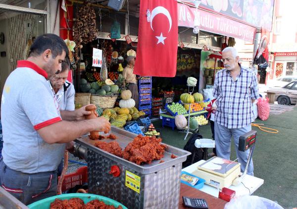 Kurban etleri yine sucuk oldu