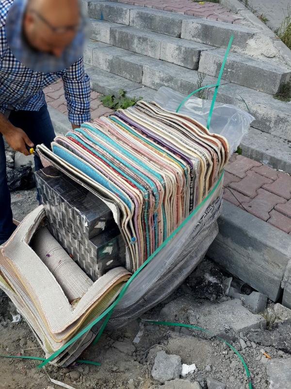 Banyo paspaslarının arasından kaçak sigara çıktı