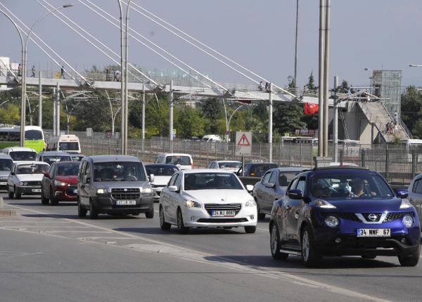 Bayram tatili dönüş trafiği başladı