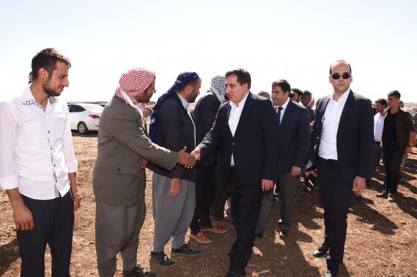 Şanlıurfa Valisi'nden kazada eşini ve yengesini kaybeden korucuya taziye ziyareti