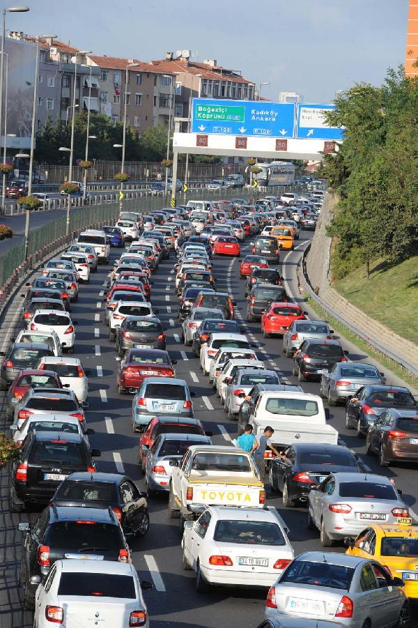 D-100 Karayolu'nda trafik yoğunluğu