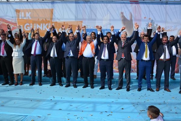 Binali Yıldırım: İlk günkü aşkla fundo Bismillah (2)