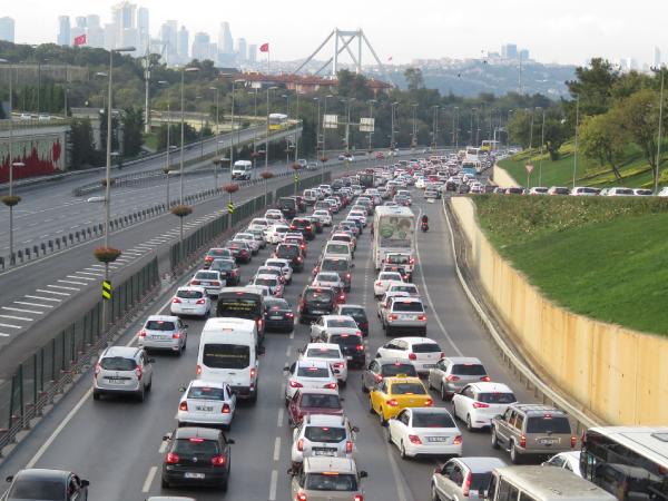 Bayram tatili dönüşü köprülerde yoğunluk yaşanıyor