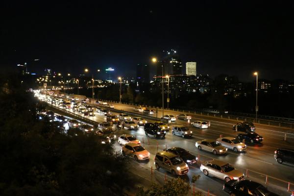 İstanbul'da trafik yoğunluğu akşam saatlerinde de devam ediyor