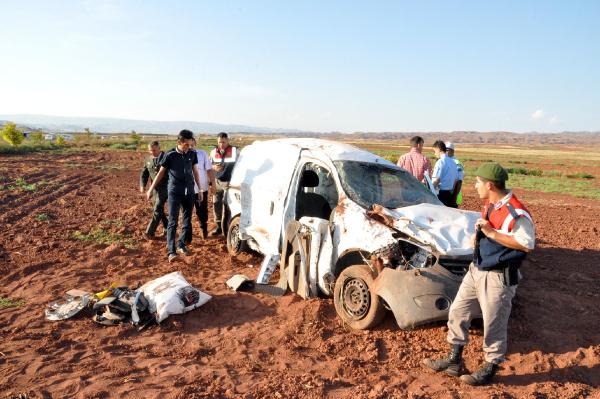 Yozgat'ta hafif ticari araç otomobile arkadan çarptı: 1 ölü, 4 yaralı