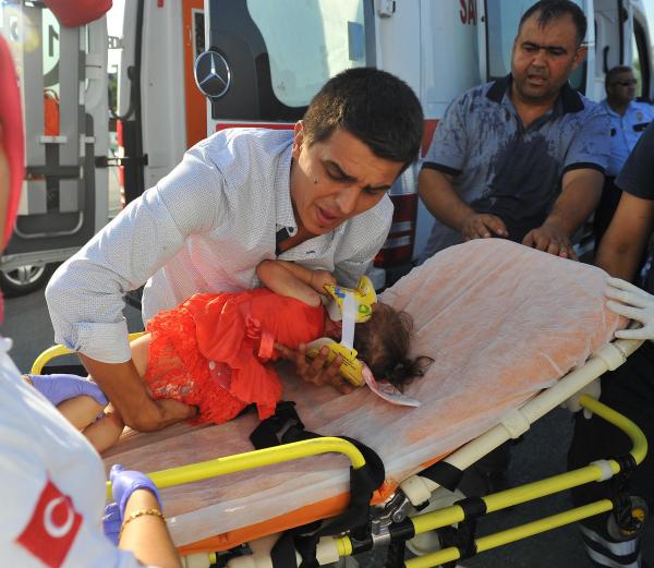 Osmaniye'deki kazada 8'i çocuk 13 kişi yaralandı