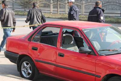 Adliye önünde silahlı kavga : 1'i polis 4 yaralı