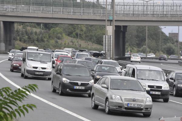 Bayram tatiline gidenlerin dönüş çilesi (2)