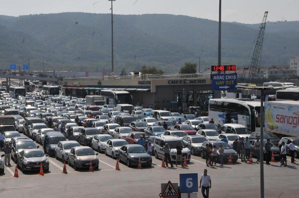Yalova Topçular’da dönüş yoğunluğu