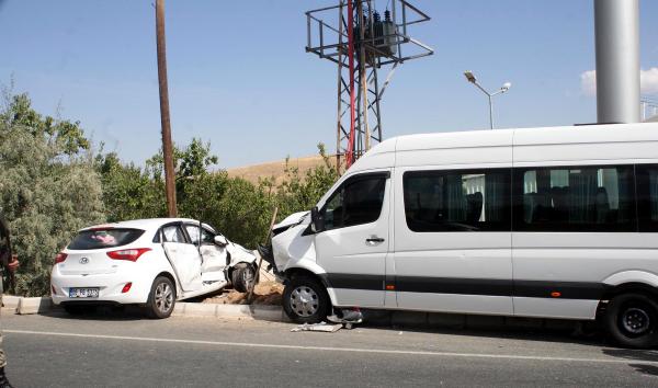 Başbakanlık görevlisi, trafik kazasında yaralandı