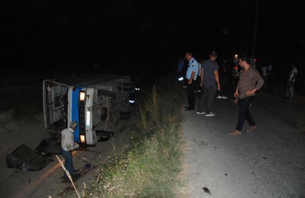 Tarım İşçilerini taşıyan midibüs kanala uçtu