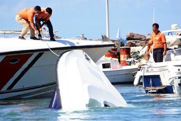 Migrant boat sinks off Turkey, 17 Syrians dead