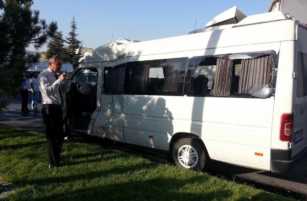 İşçileri taşıyan otobüs ile minibüs çarpıştı: 16 yaralı