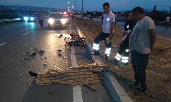 Sürücülerinin yatarak kullandığı motosikletler çarpıştı: 2 ölü