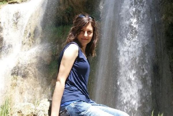 Yanan araçtan yaralı kurtulan hemşire hayatını kaybetti