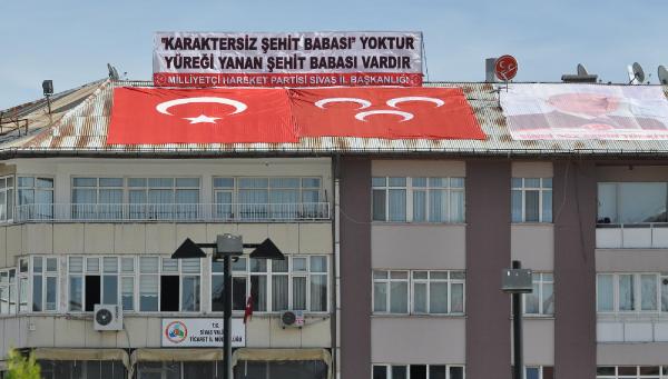 MHP'den yeni pankart: Karaktersiz şehit babası yoktur, canı yanan şehit babası vardır