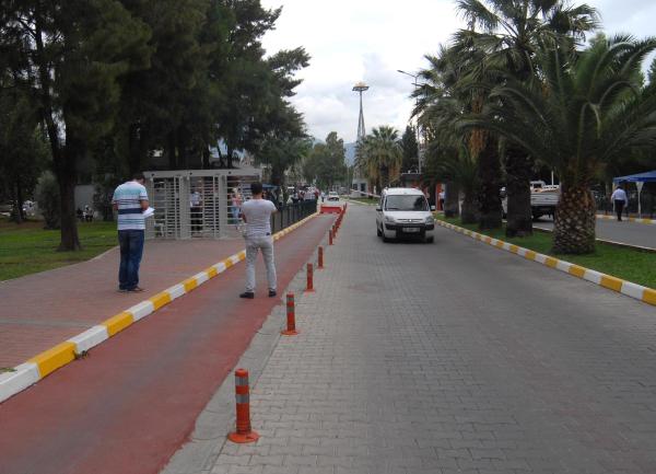 Ege Üniversitesi kampüsünde turnikeli dönem