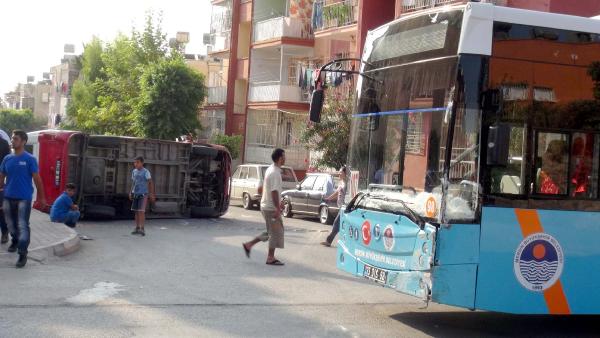 Mersin'de halk otobüsü ile minibüs çarpıştı: 10 yaralı
