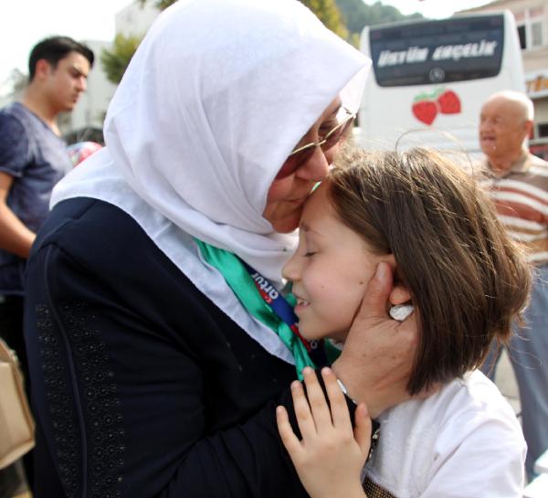 Hacılar gözyaşlarıyla karşılandı